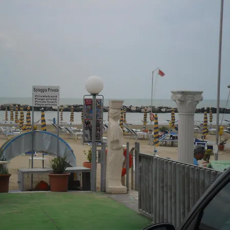 Giordano 3* Torre Pedrera